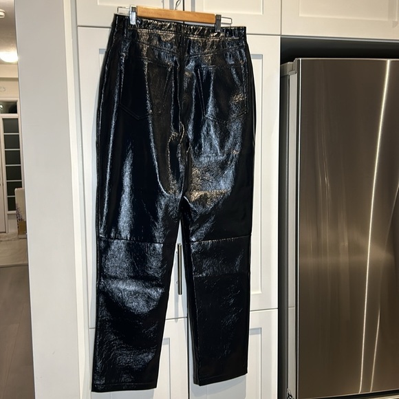 Abercrombie & Fitch The 90s Straight Ultra High Rise Vegan Patent Leather Pants - Picture 8 of 14